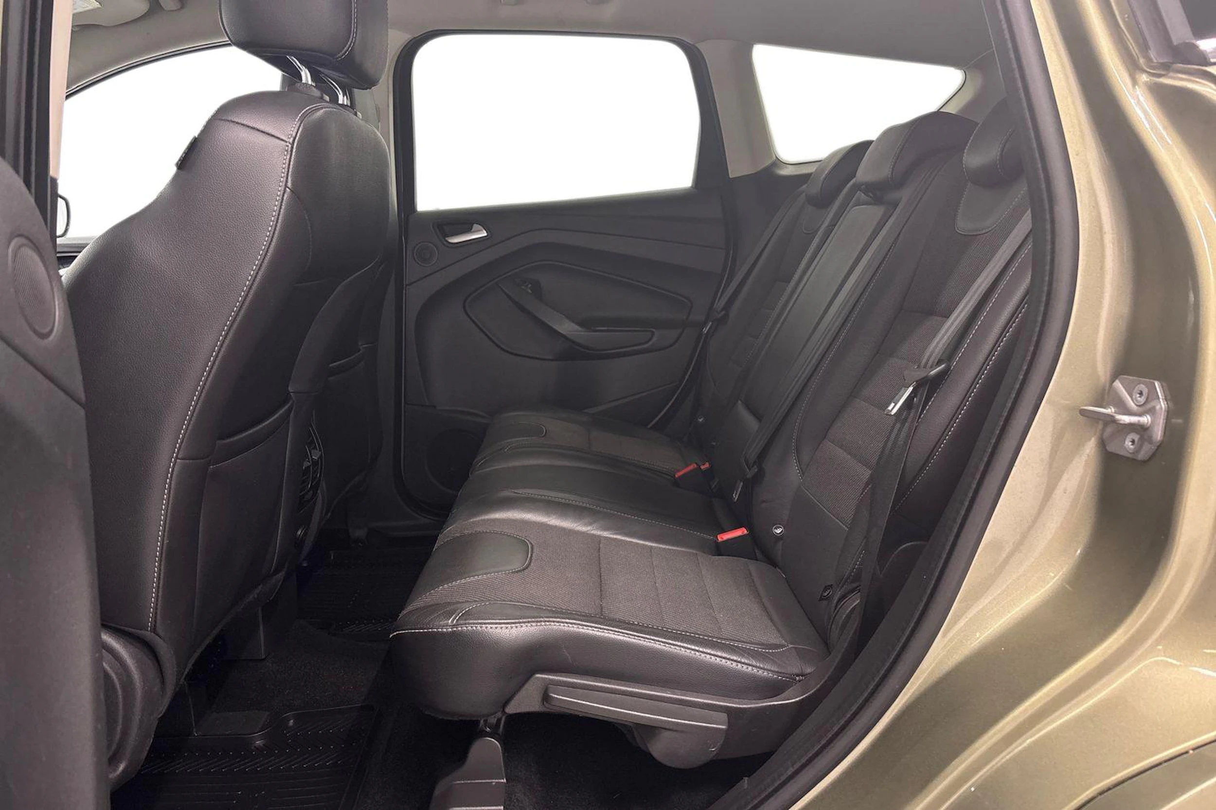 vihreä Ford Kuga 2015 kuva 11.