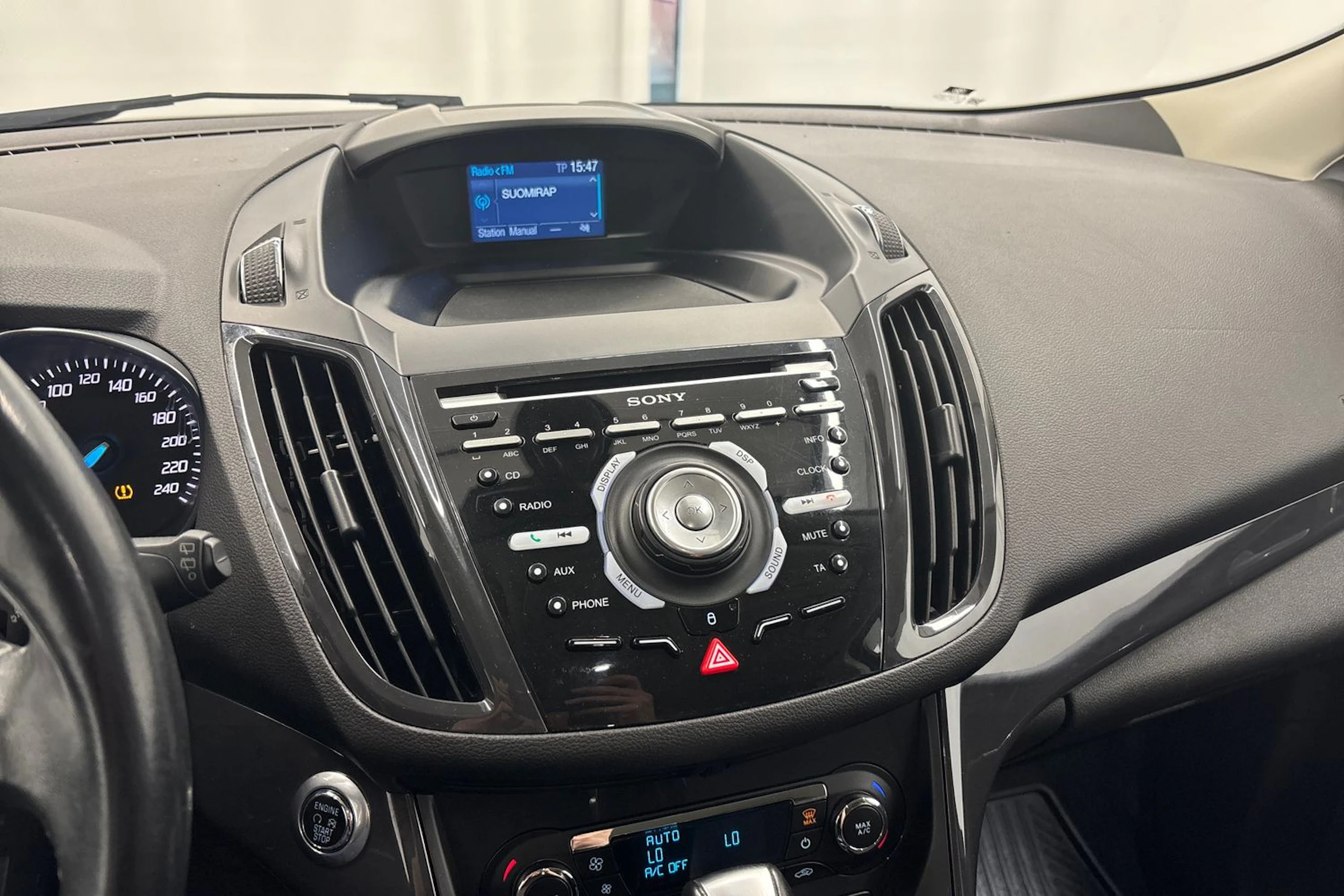 vihreä Ford Kuga 2015 kuva 17.