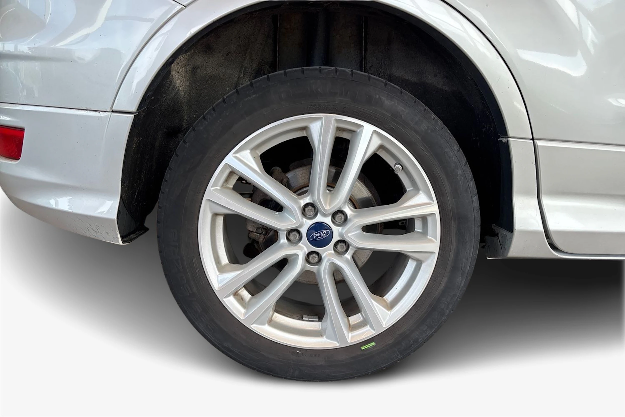 Harmaa Ford Kuga 2015 kuva 9.
