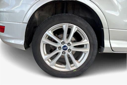 Harmaa Ford Kuga 2015 kuva 9.