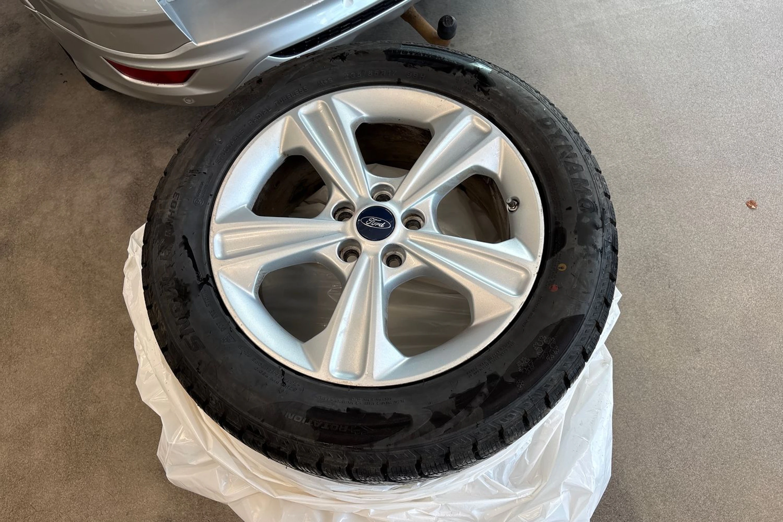 Harmaa Ford Kuga 2015 kuva 10.