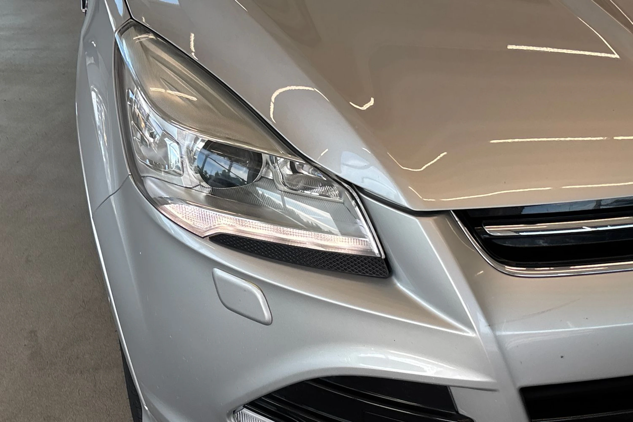 Harmaa Ford Kuga 2015 kuva 12.