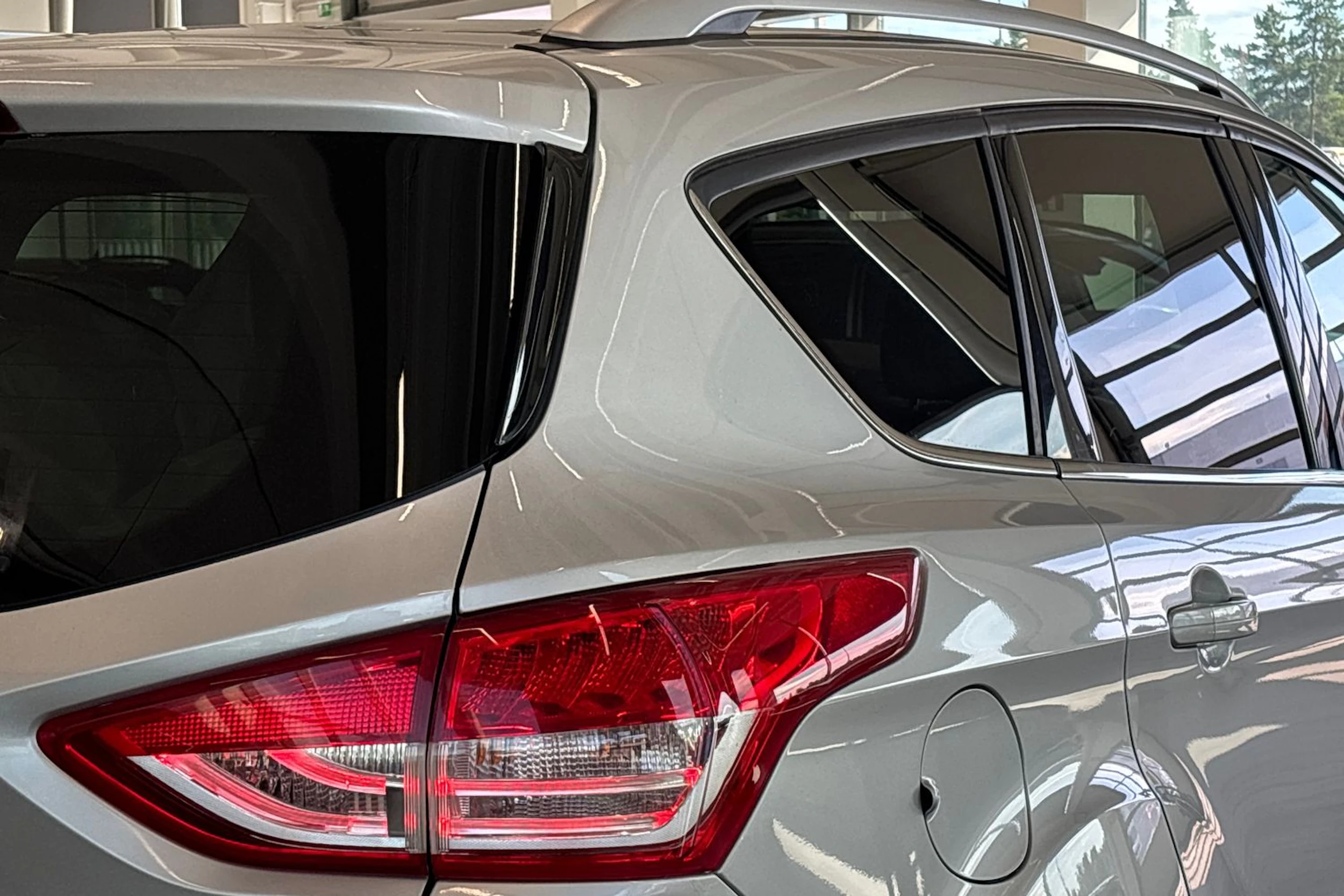 Harmaa Ford Kuga 2015 kuva 13.