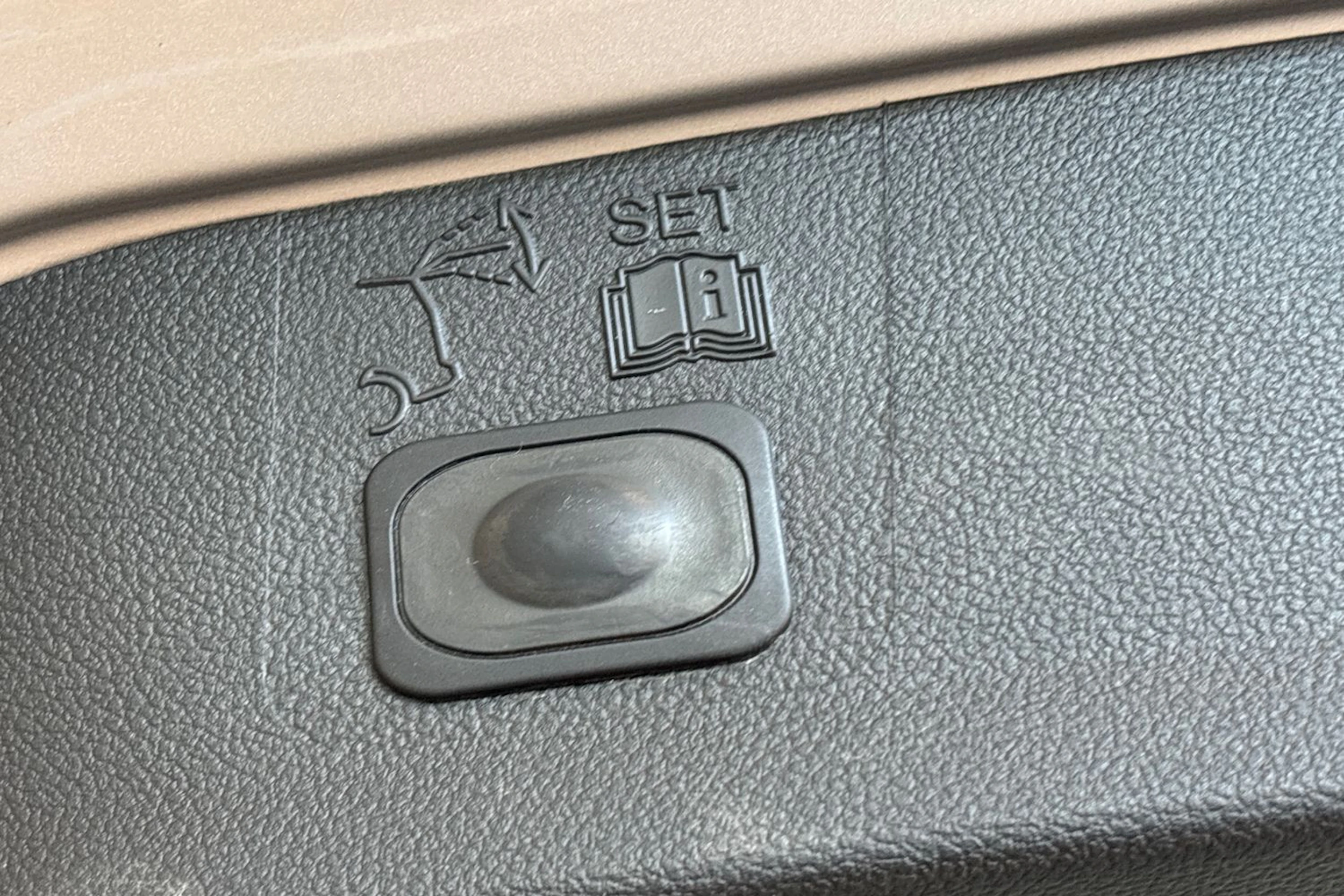 Harmaa Ford Kuga 2015 kuva 17.
