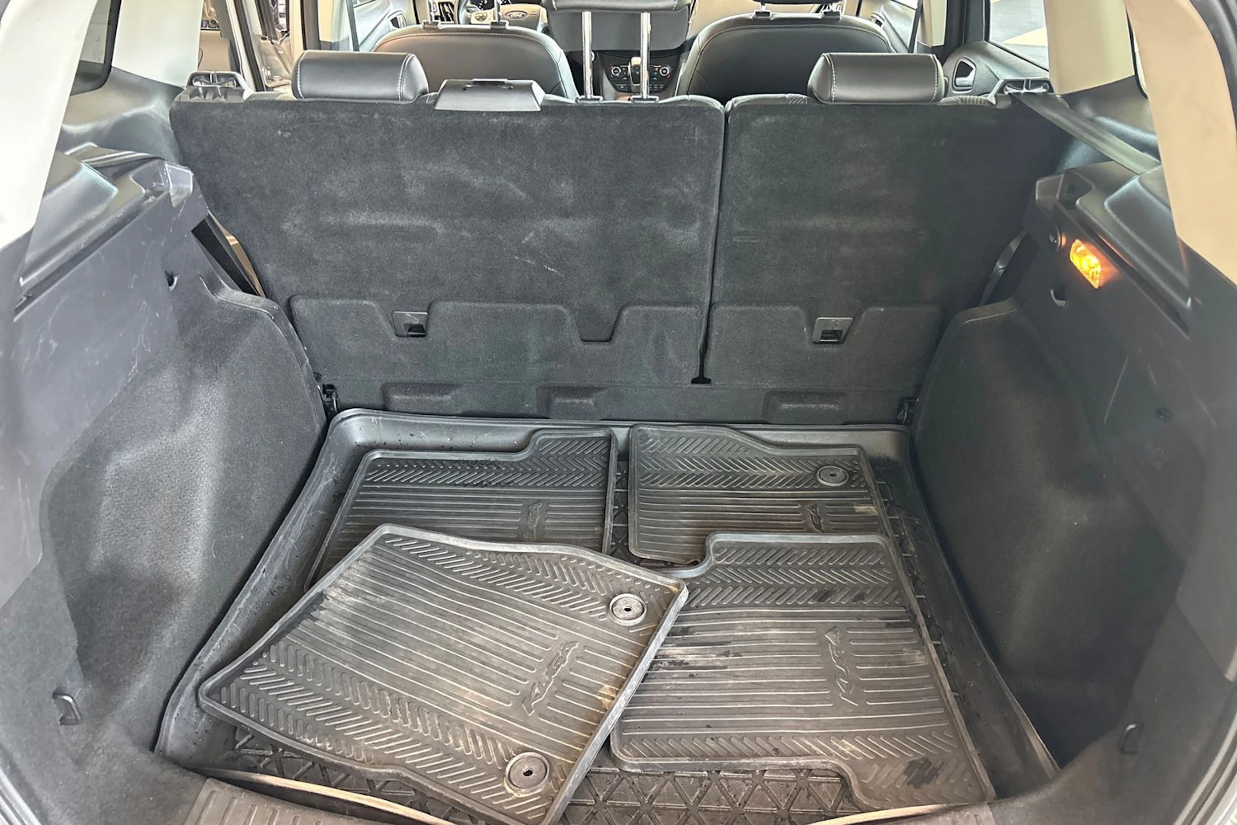 Harmaa Ford Kuga 2015 kuva 18.