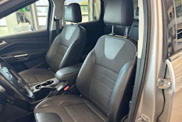 Harmaa Ford Kuga 2015 kuva 19.