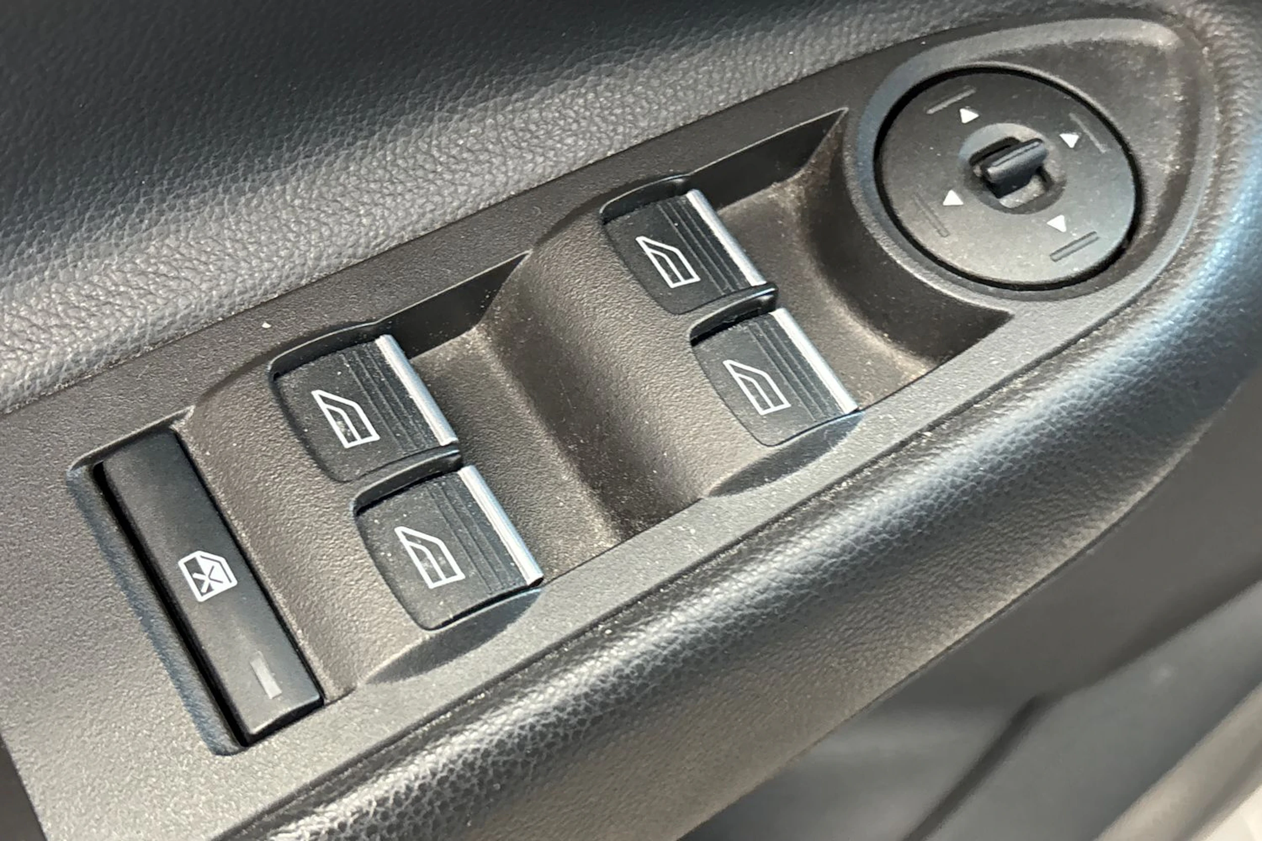 Harmaa Ford Kuga 2015 kuva 20.