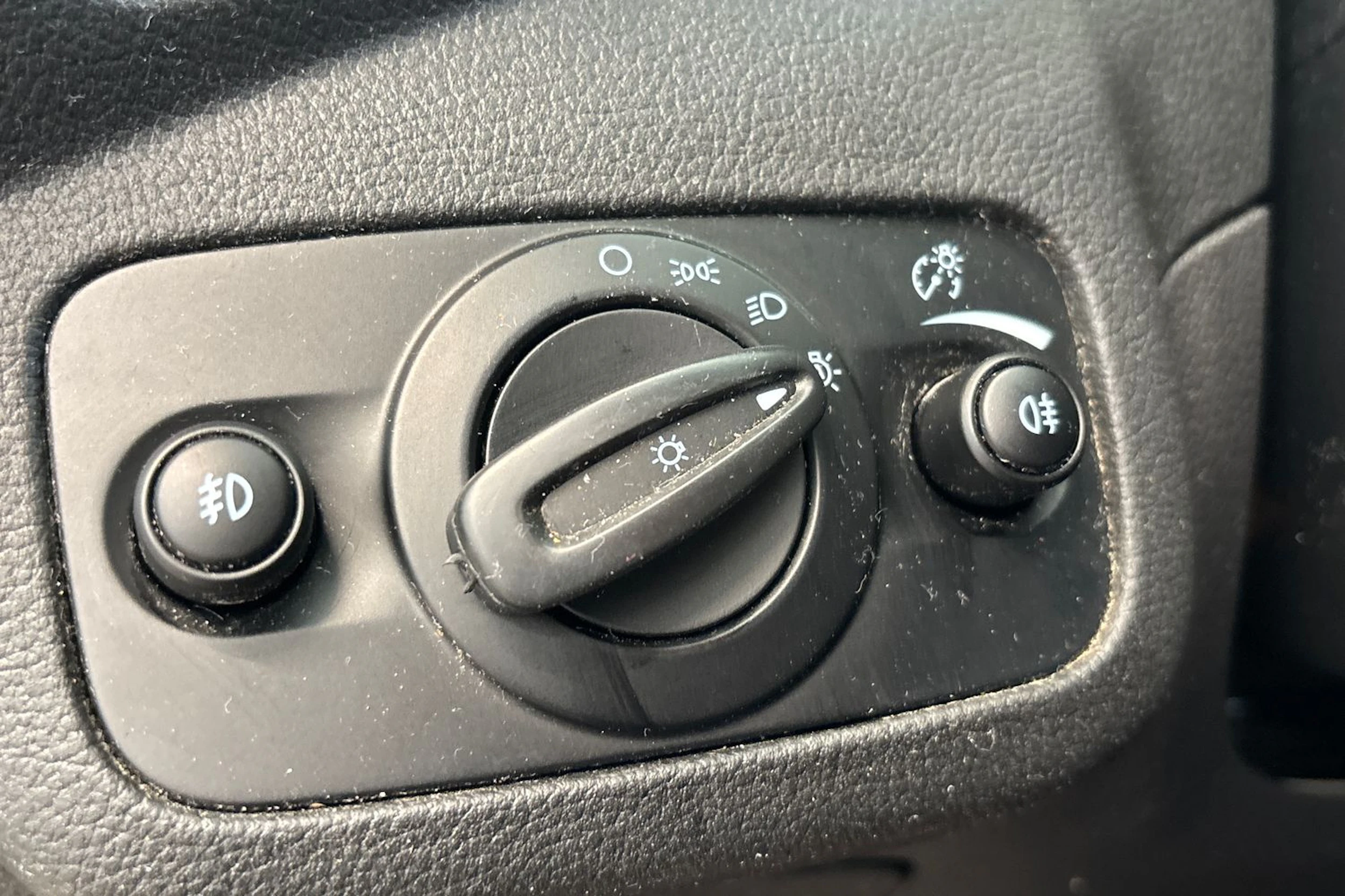Harmaa Ford Kuga 2015 kuva 21.