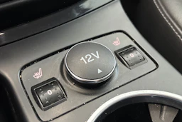Harmaa Ford Kuga 2015 kuva 23.