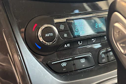 Harmaa Ford Kuga 2015 kuva 24.