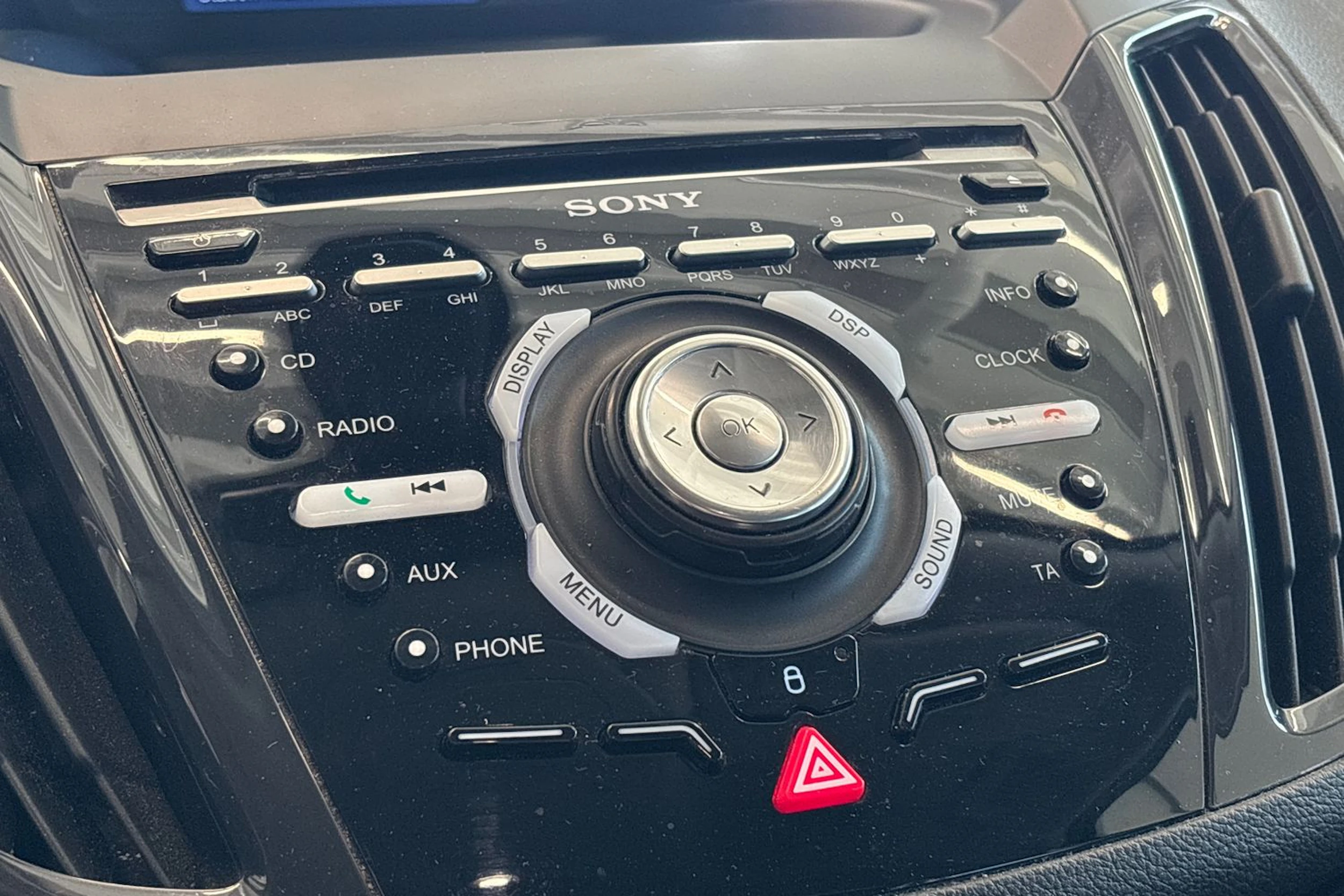 Harmaa Ford Kuga 2015 kuva 26.