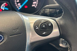 Harmaa Ford Kuga 2015 kuva 27.