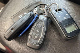 Harmaa Ford Kuga 2015 kuva 31.