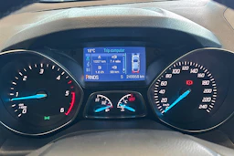 Harmaa Ford Kuga 2015 kuva 32.