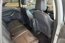 Harmaa Ford Kuga 2015 kuva 35.