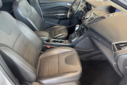 Harmaa Ford Kuga 2015 kuva 36.