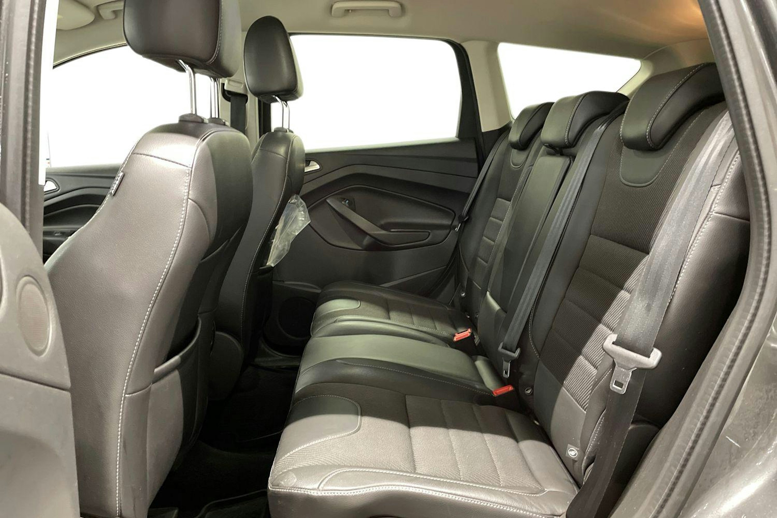 Harmaa Ford Kuga 2015 kuva 10.