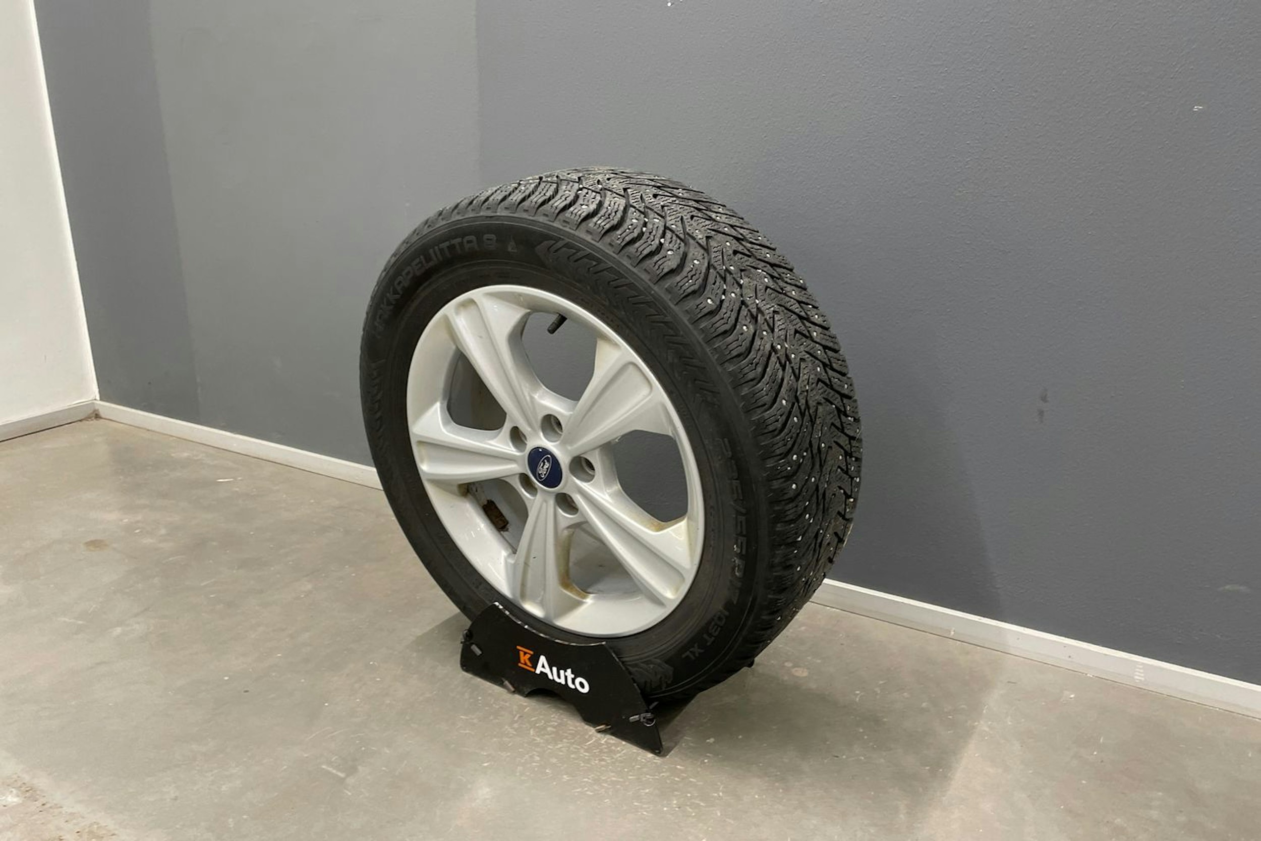 Harmaa Ford Kuga 2015 kuva 14.