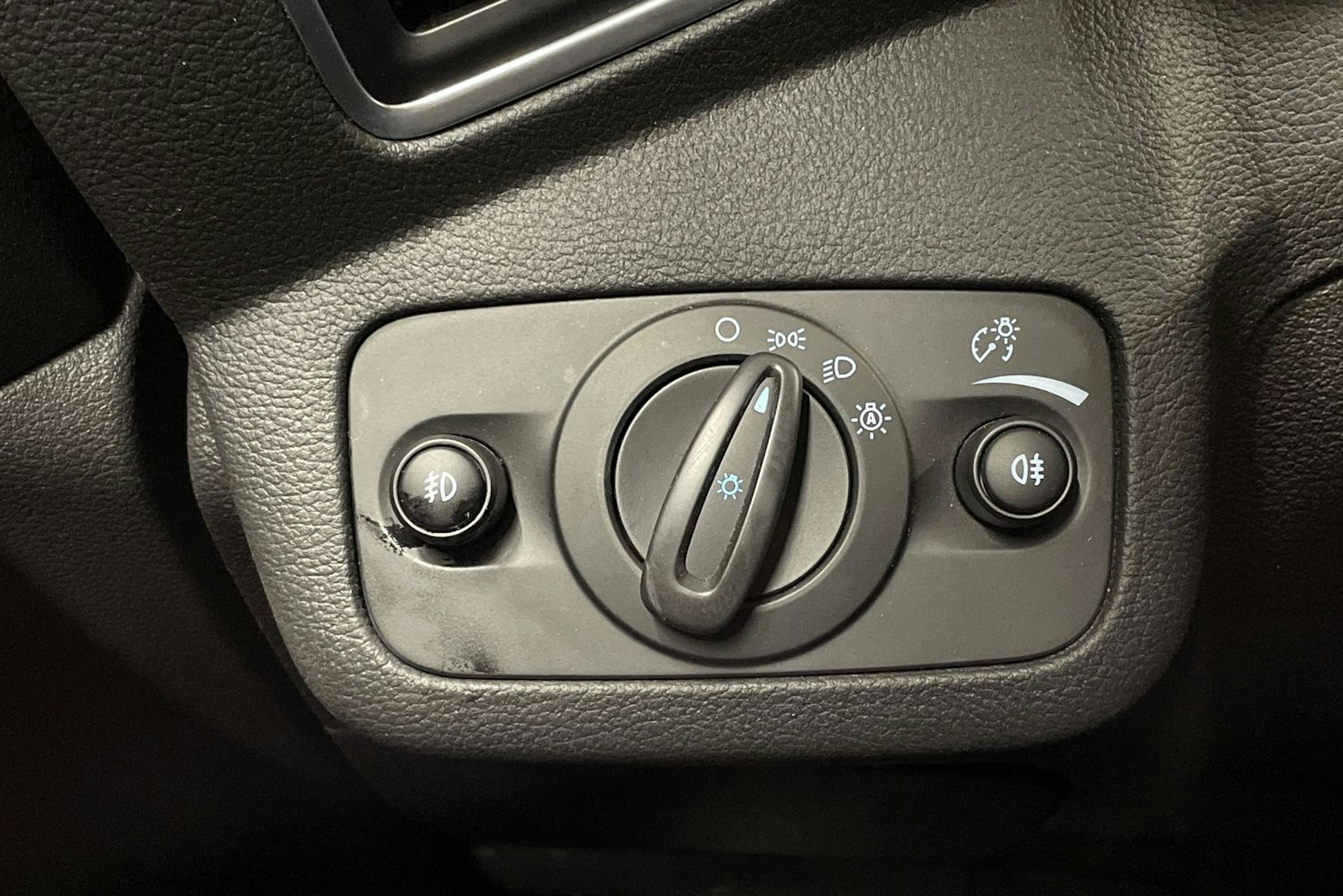 Harmaa Ford Kuga 2015 kuva 20.