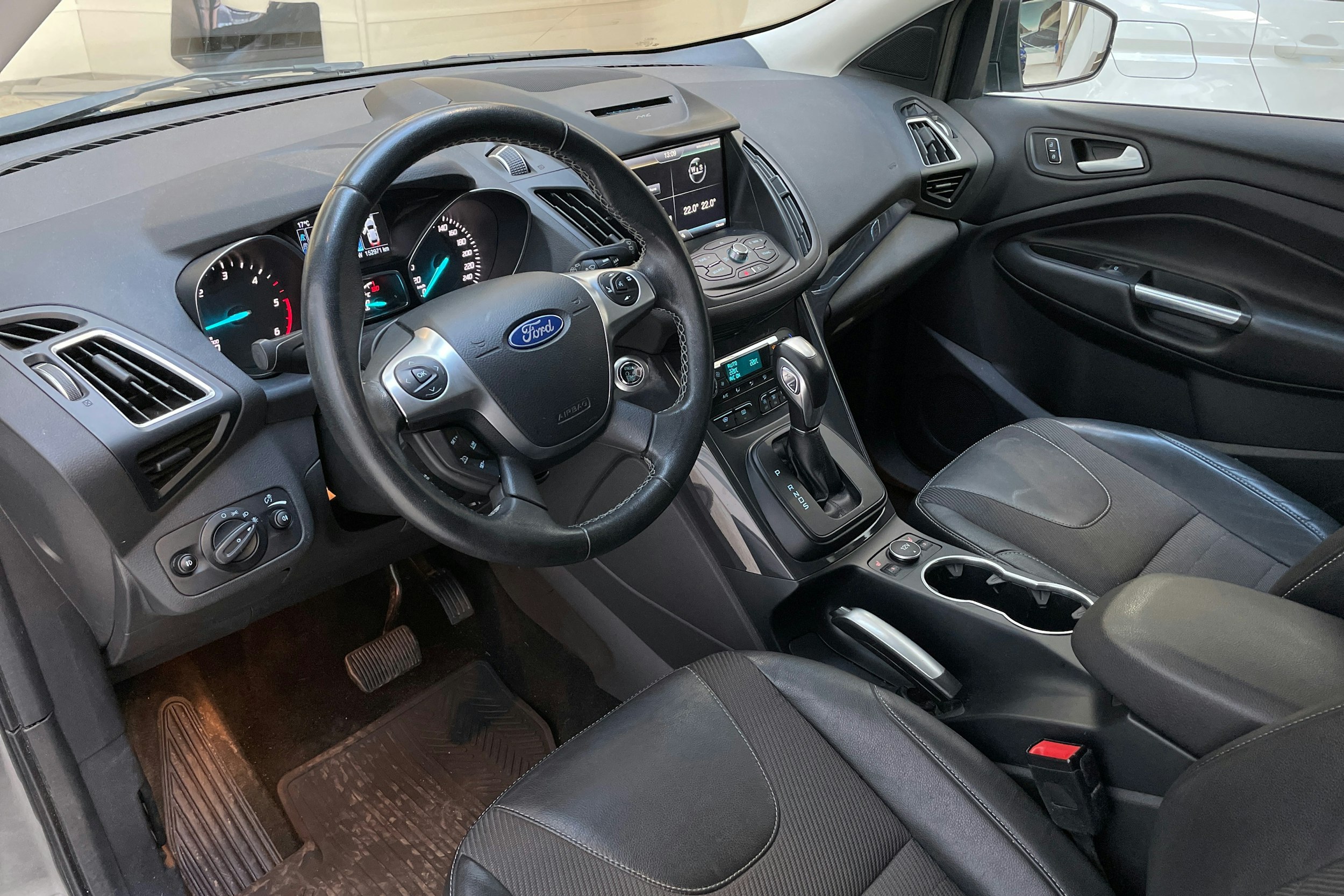 harmaa Ford Kuga 2016 kuva 6.