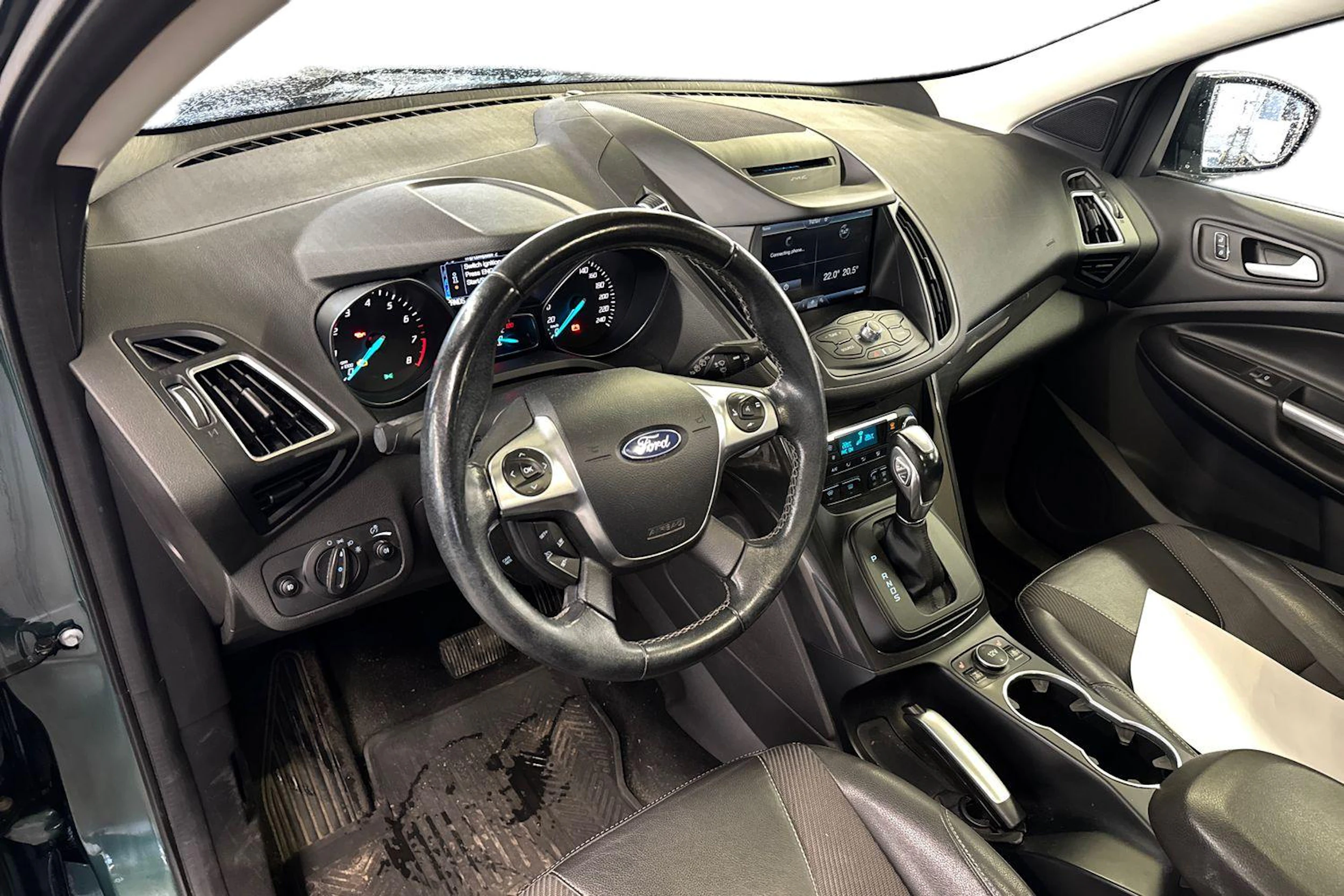 vihreä Ford Kuga 2016 kuva 3.