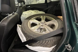 vihreä Ford Kuga 2016 kuva 4.