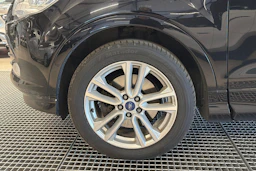 musta Ford Kuga 2016 kuva 4.