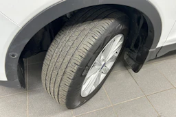 valkoinen Ford Kuga 2016 kuva 10.