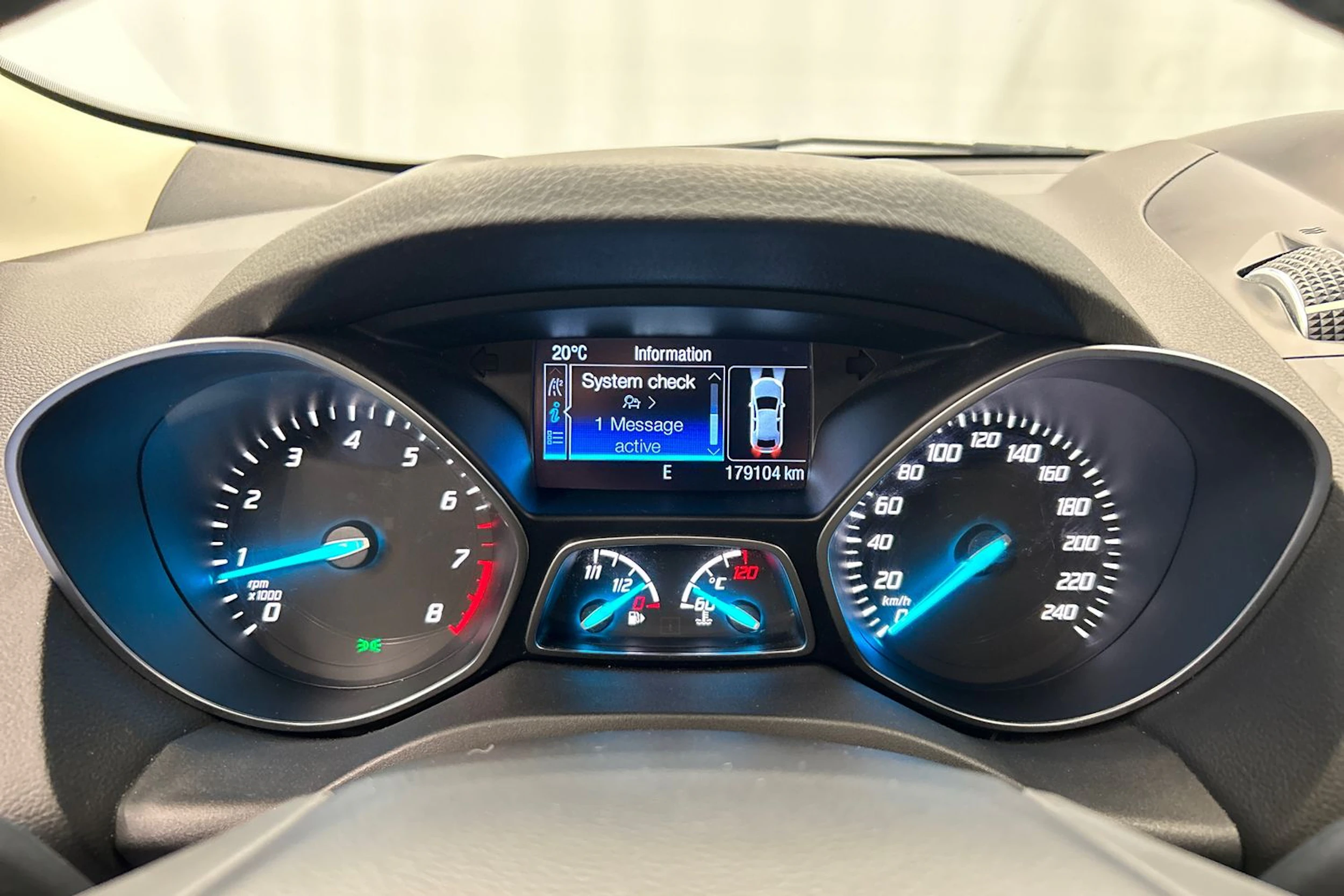 valkoinen Ford Kuga 2016 kuva 16.