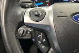 valkoinen Ford Kuga 2016 kuva 17.