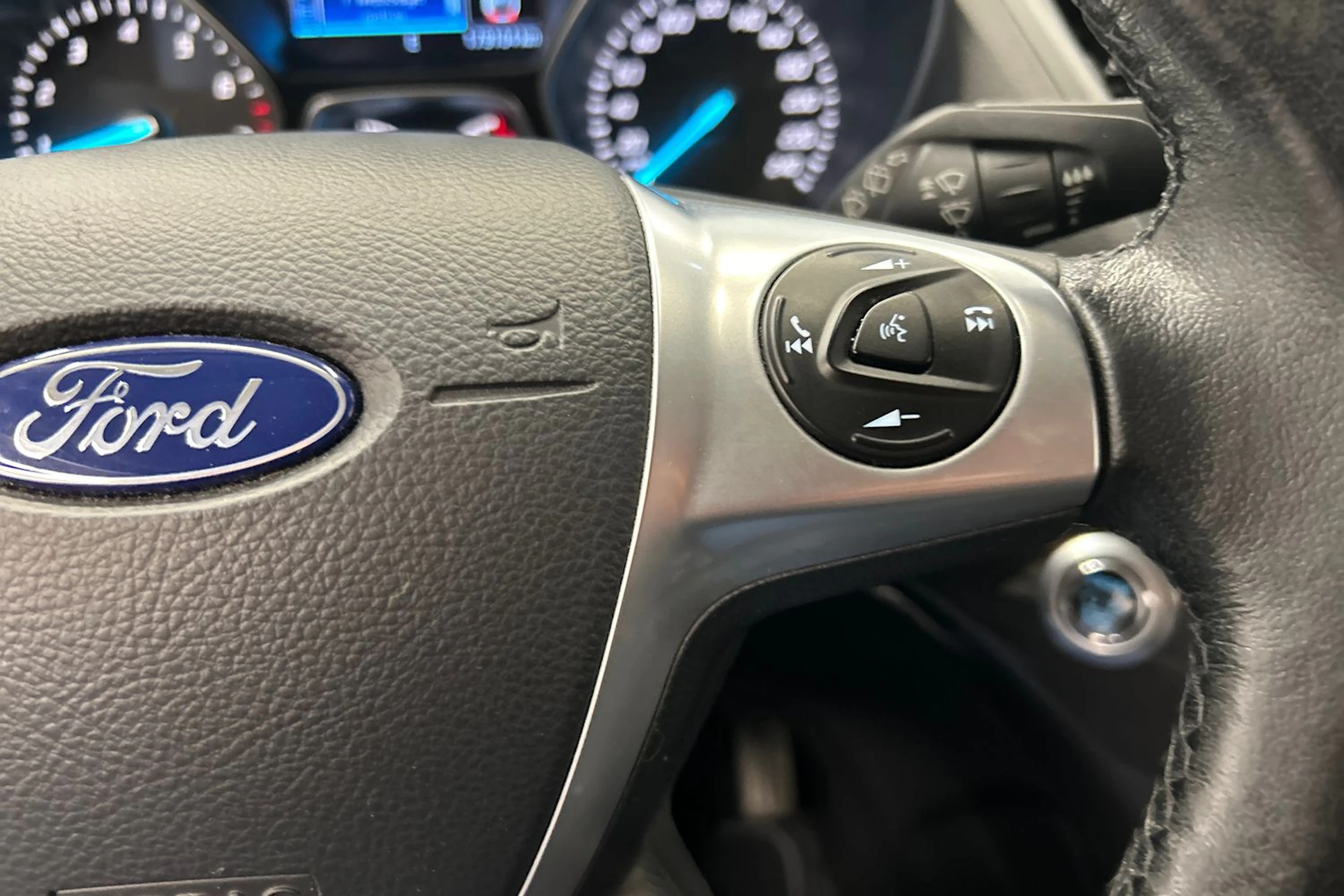 valkoinen Ford Kuga 2016 kuva 18.