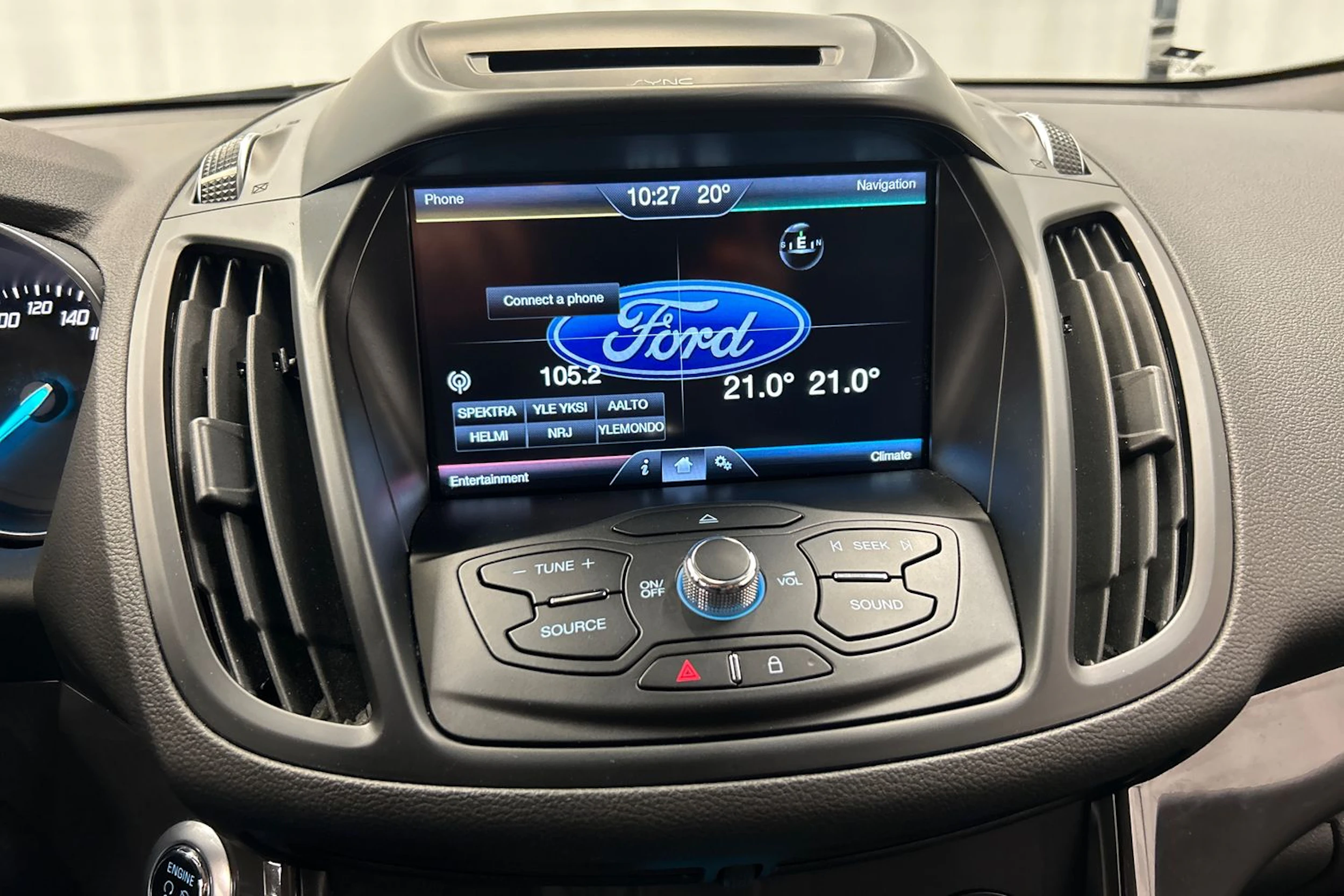 valkoinen Ford Kuga 2016 kuva 19.