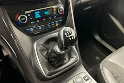 valkoinen Ford Kuga 2016 kuva 22.