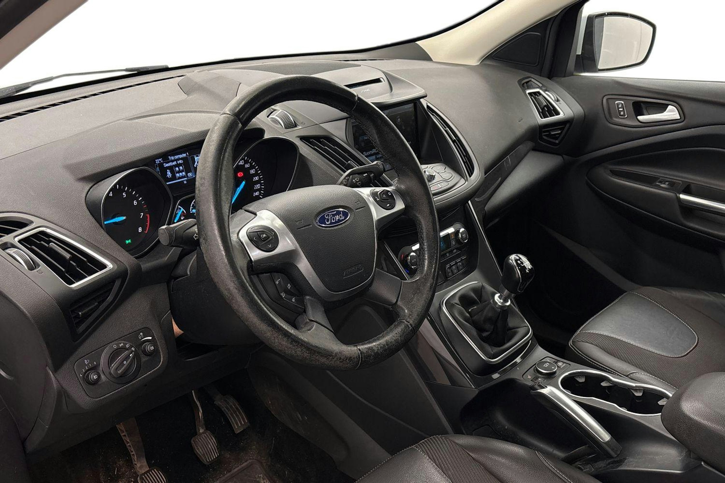 valkoinen Ford Kuga 2016 kuva 3.