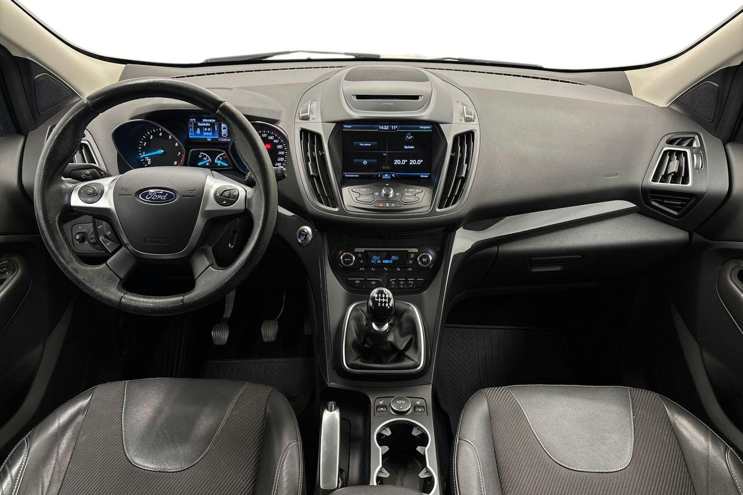 valkoinen Ford Kuga 2016 kuva 9.