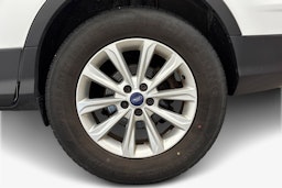 valkoinen Ford Kuga 2016 kuva 11.
