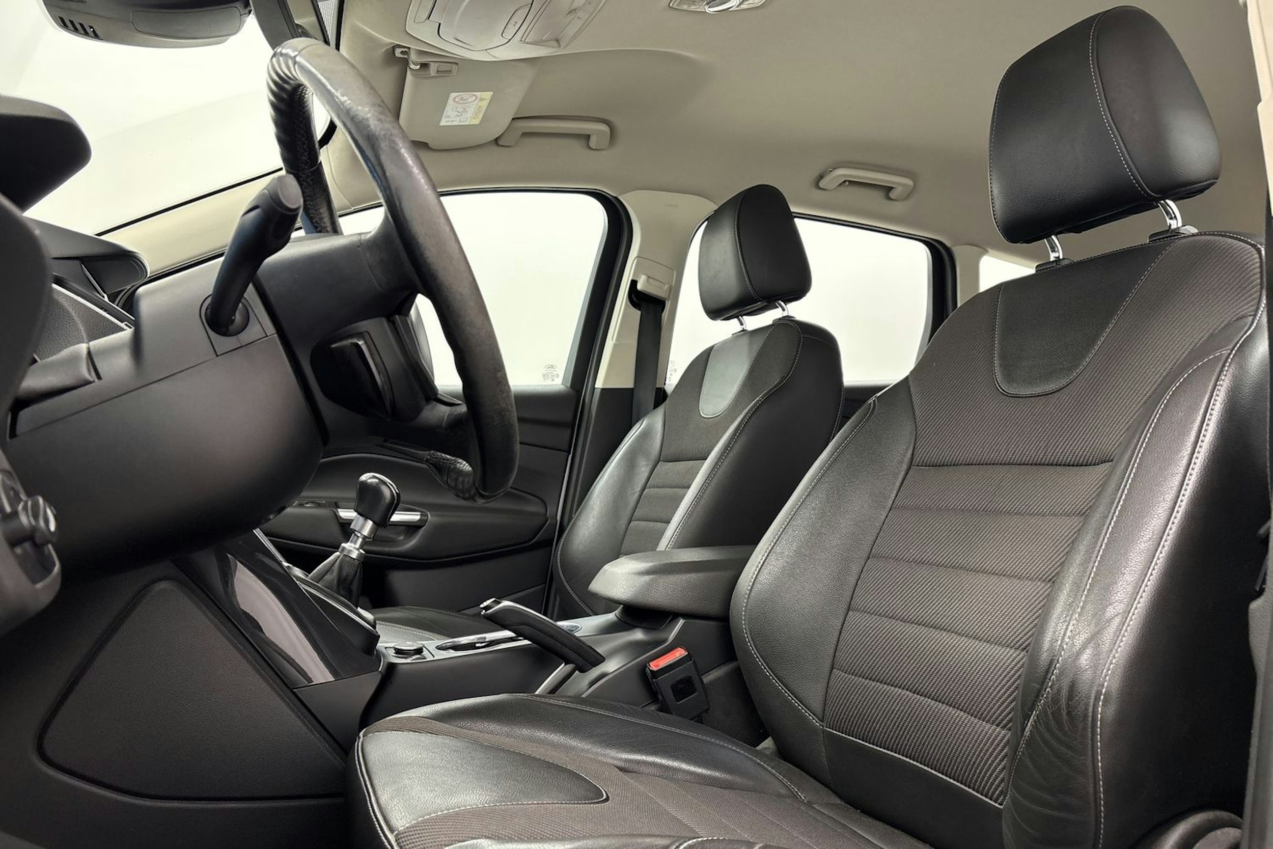 valkoinen Ford Kuga 2016 kuva 14.