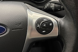 valkoinen Ford Kuga 2016 kuva 17.
