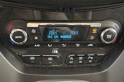 valkoinen Ford Kuga 2016 kuva 24.
