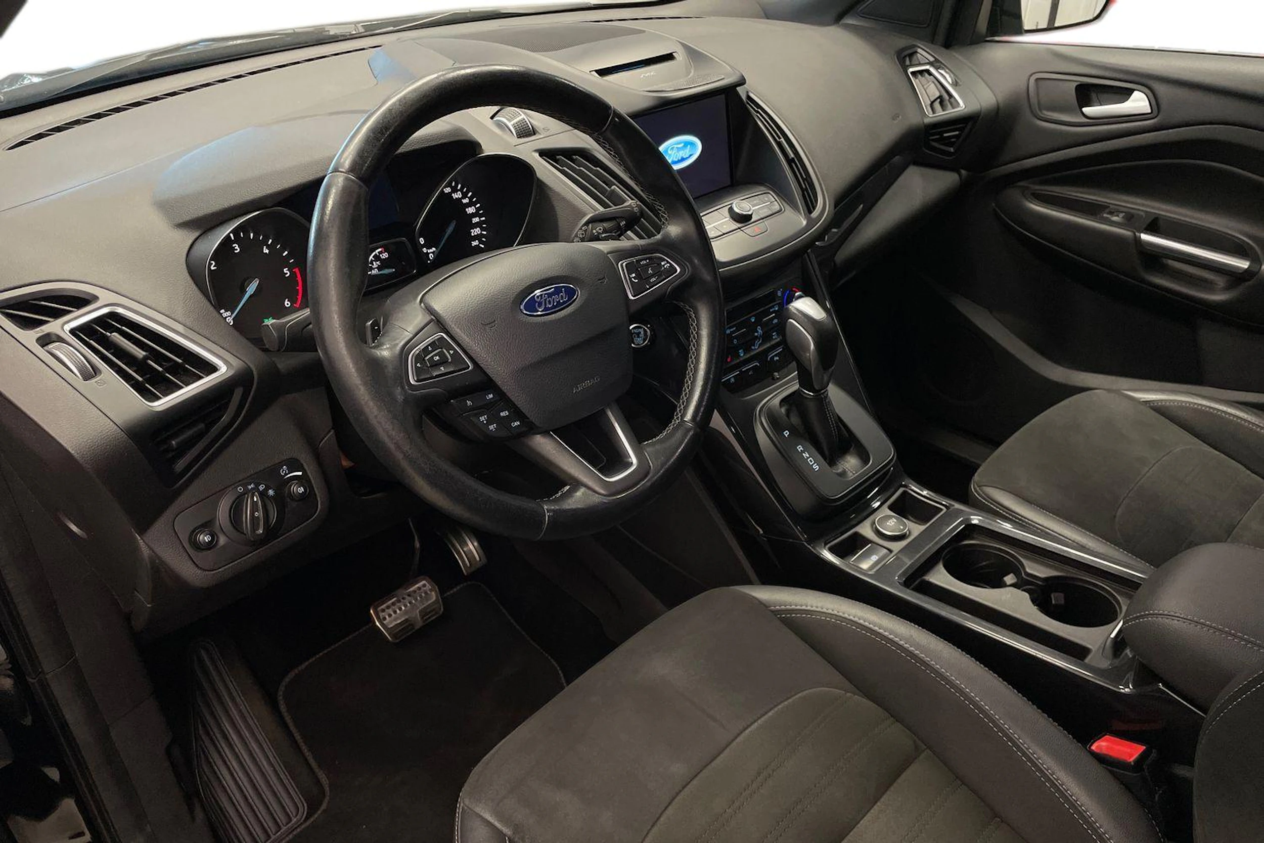 musta Ford Kuga 2017 kuva 8.