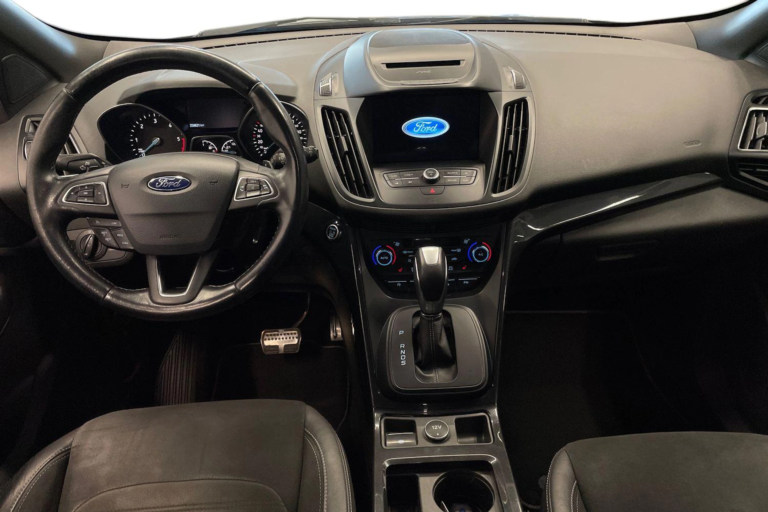 musta Ford Kuga 2017 kuva 9.