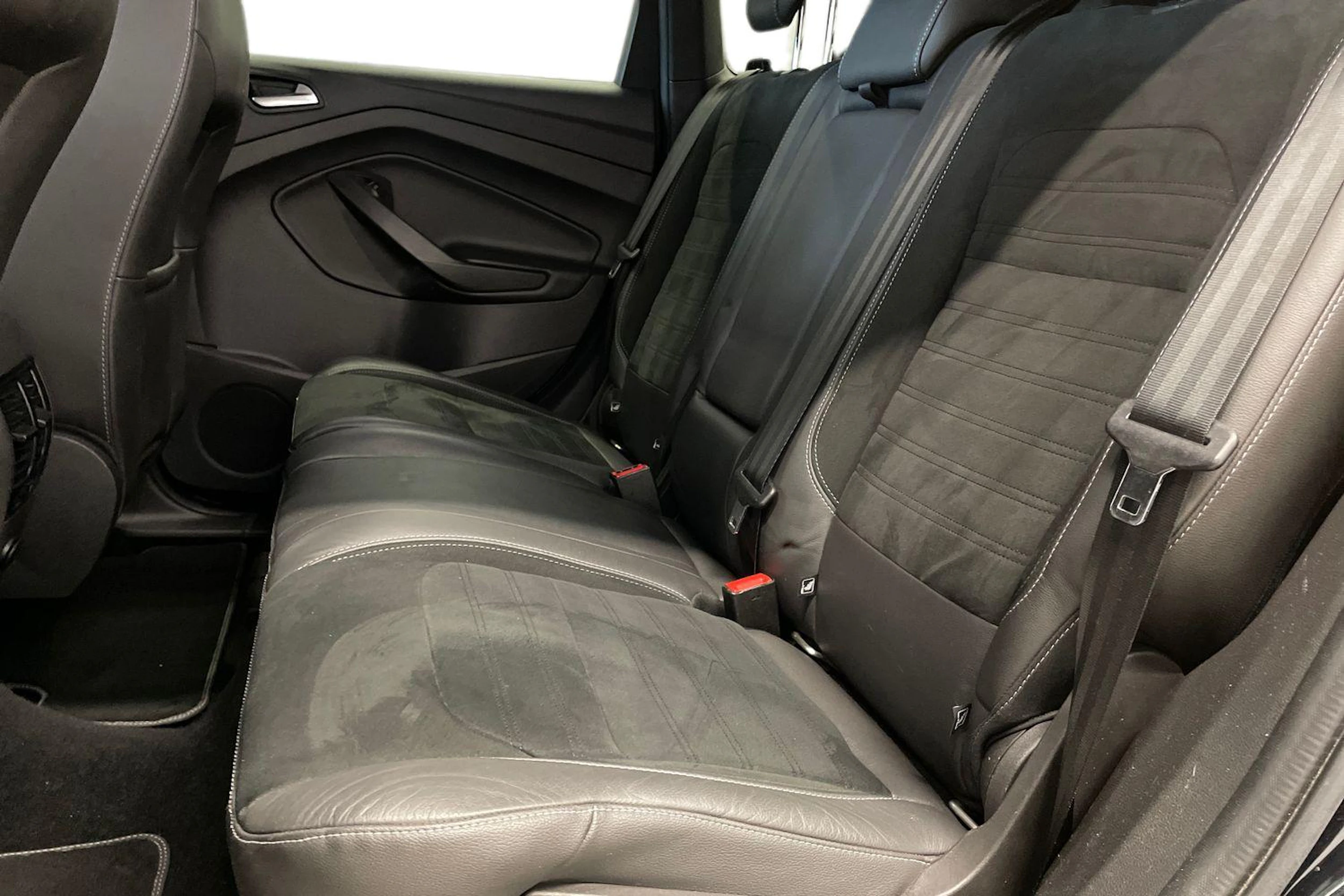 musta Ford Kuga 2017 kuva 11.