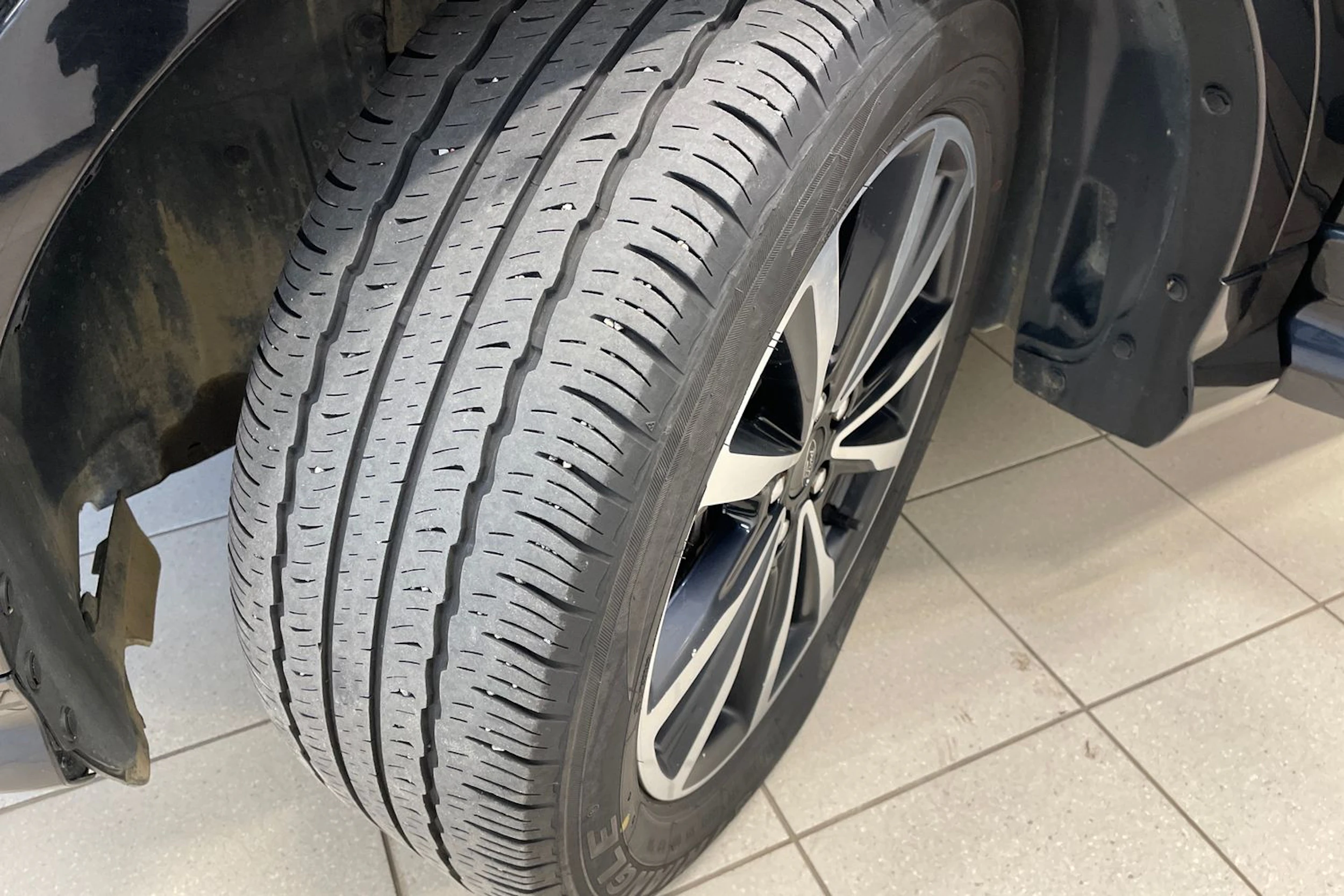 musta Ford Kuga 2017 kuva 13.