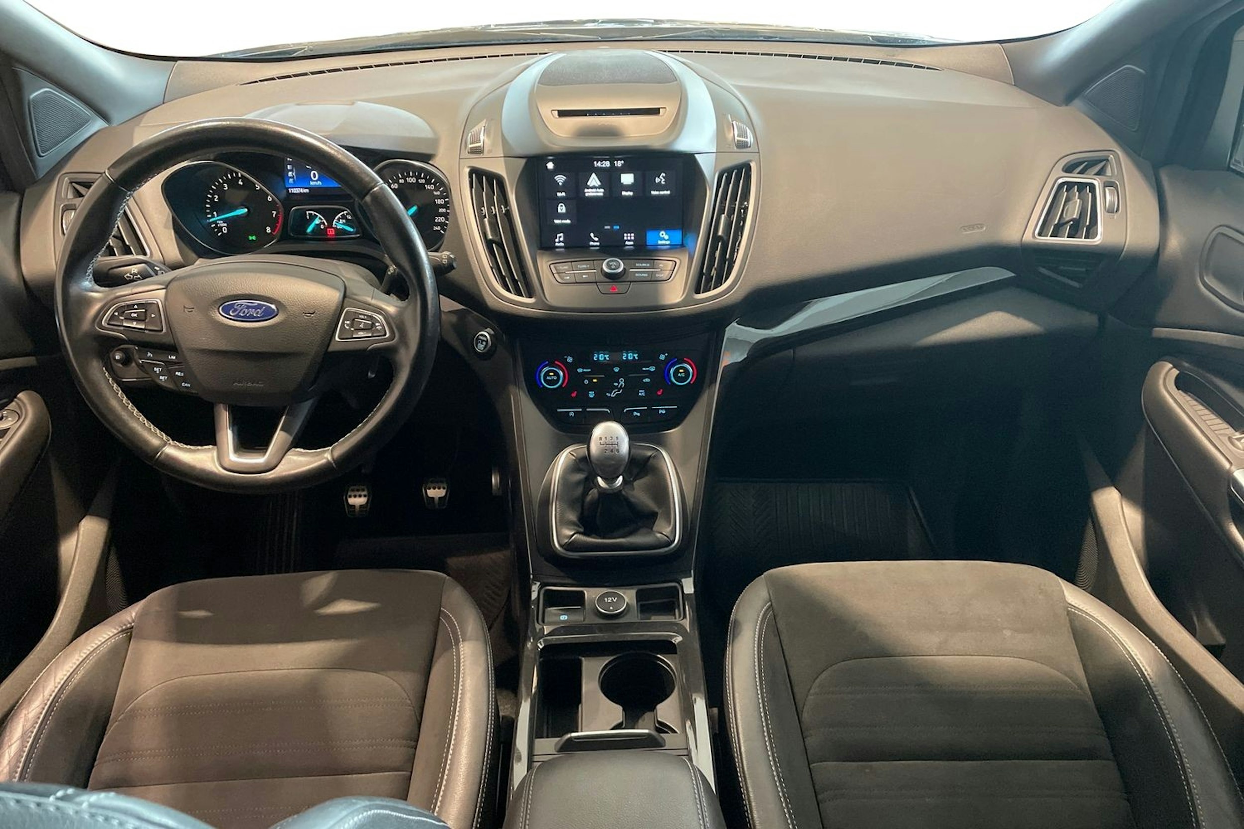 Harmaa Ford Kuga 2017 kuva 9.