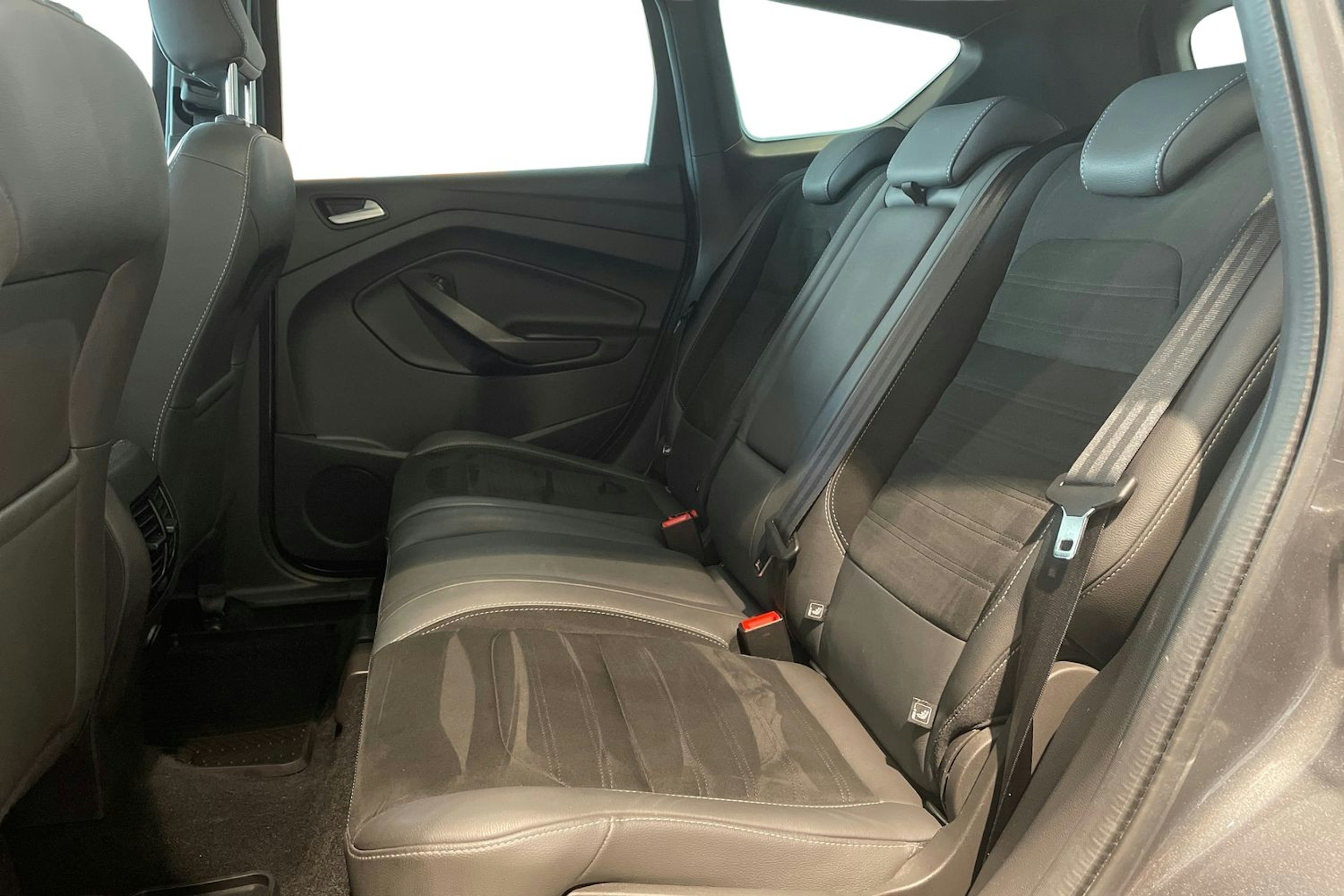 Harmaa Ford Kuga 2017 kuva 10.