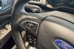 Harmaa Ford Kuga 2017 kuva 17.