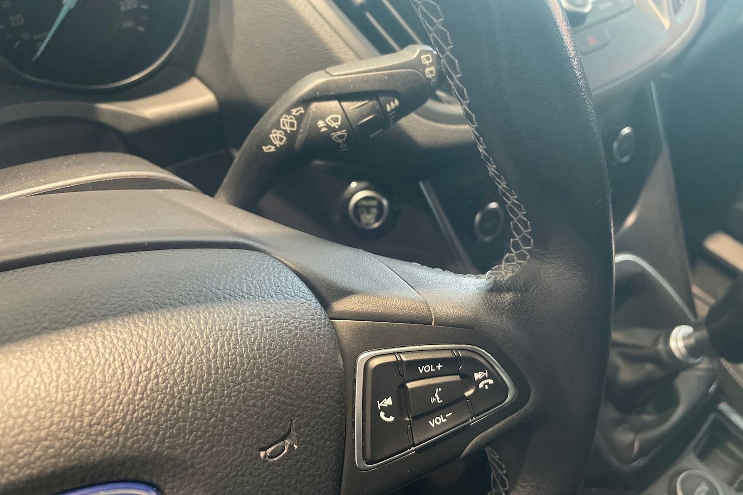 Harmaa Ford Kuga 2017 kuva 18.