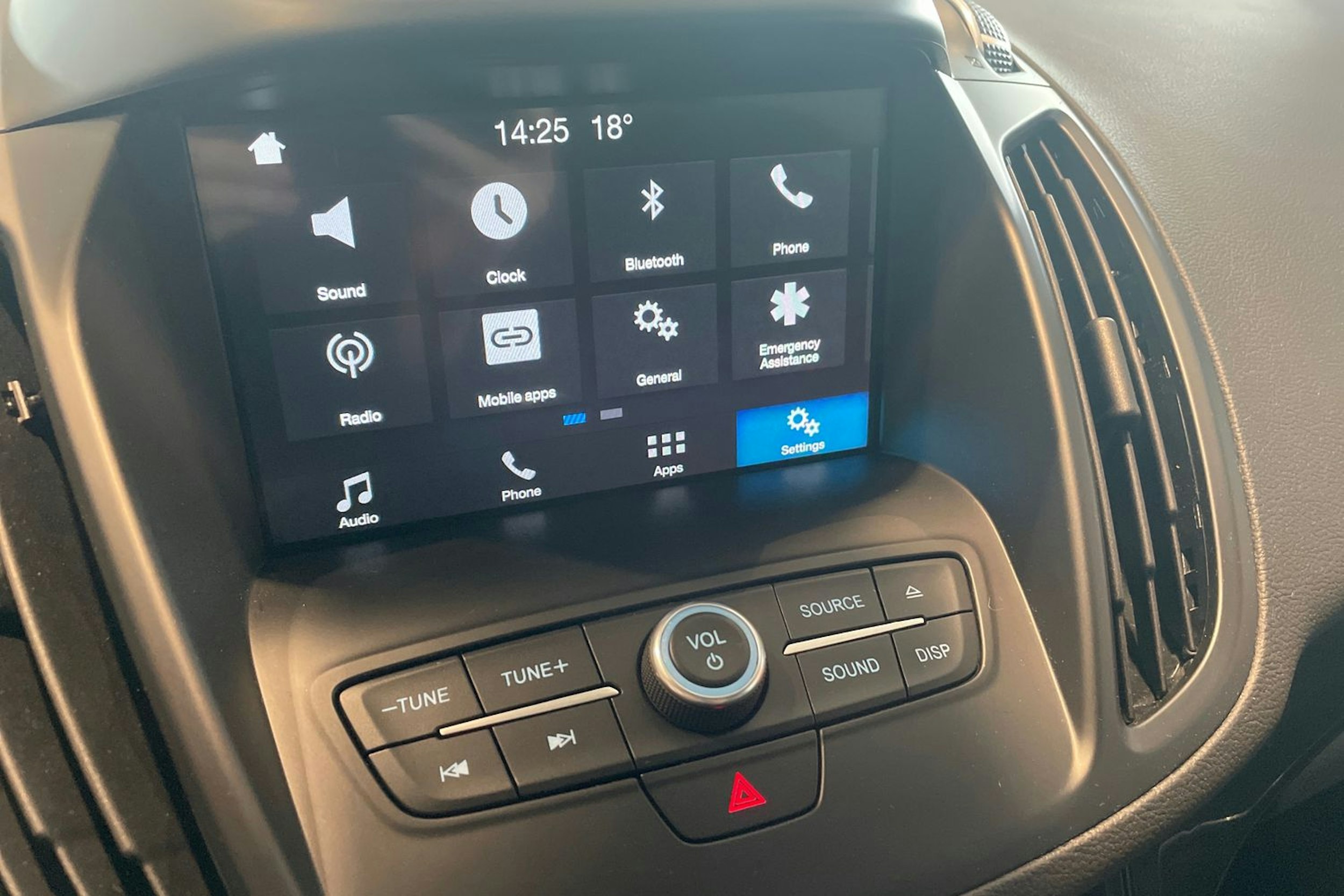 Harmaa Ford Kuga 2017 kuva 20.