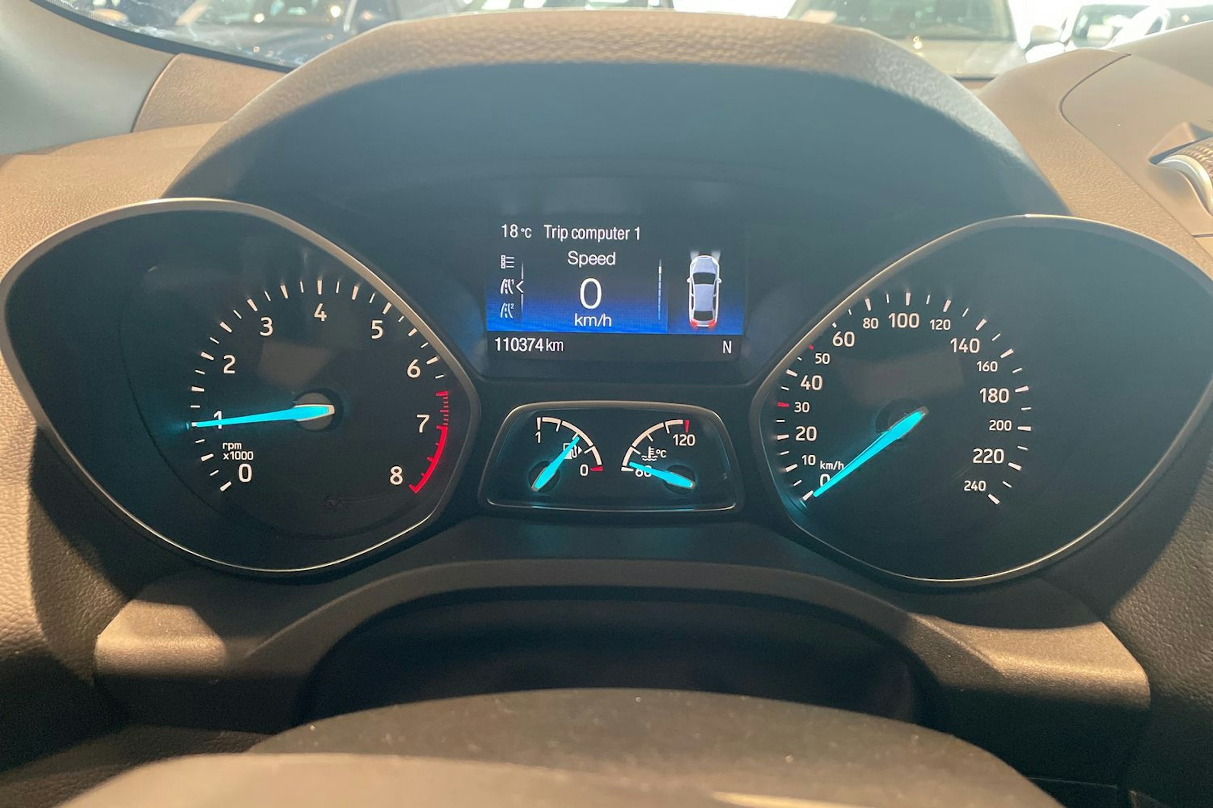 Harmaa Ford Kuga 2017 kuva 22.
