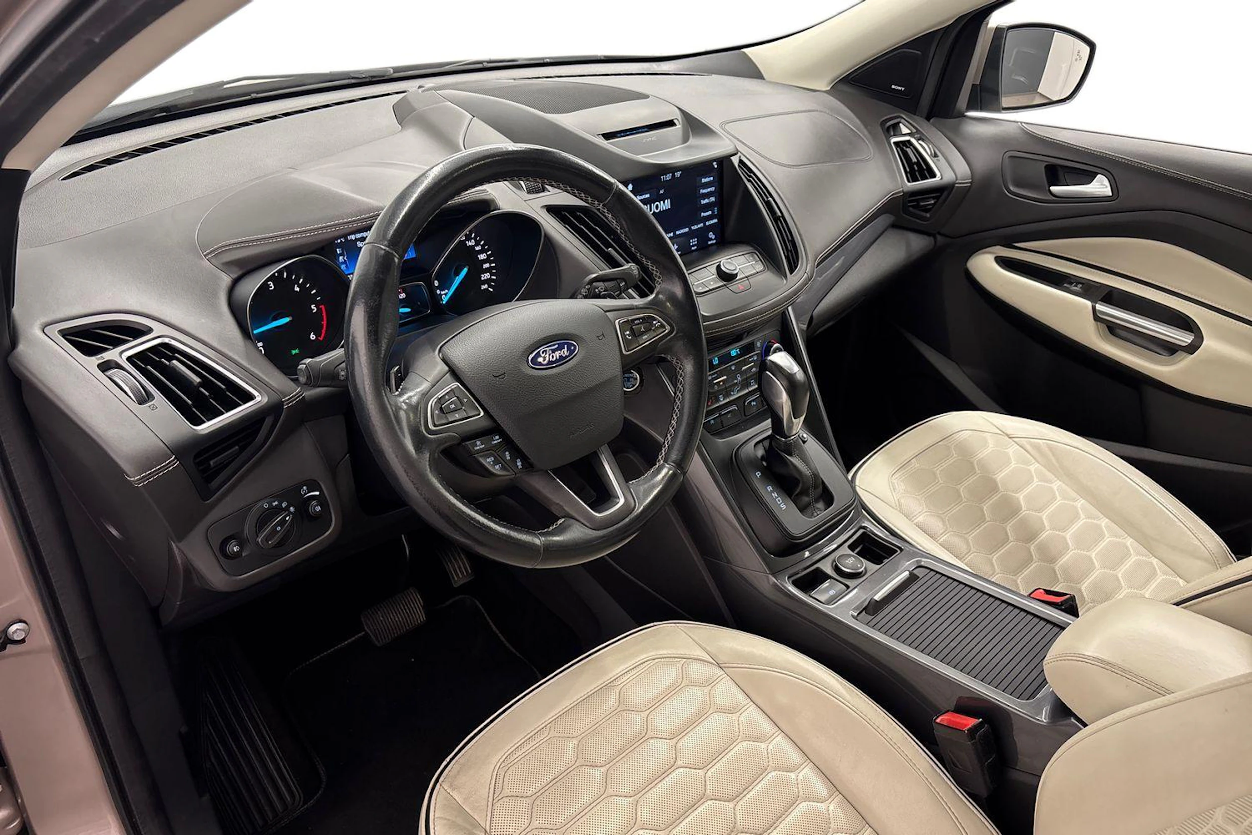harmaa Ford Kuga 2017 kuva 6.